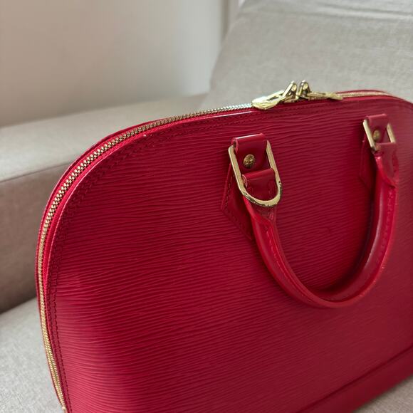 Louis Vuitton Epi Alma PM Red Textured Leather Handbag With Matching Wallet - Picture 3 of 14